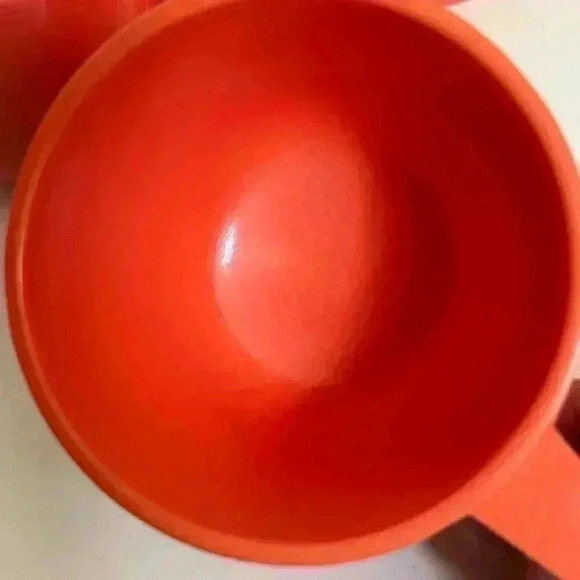 Set of 4 1970 Vanguard by Maplex Melamine coffee or tea mugs in pinky-orange - Picture 7 of 11